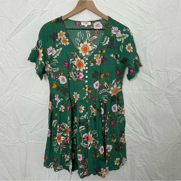Umgee Tops - Floral Green Button-Down Top size Large